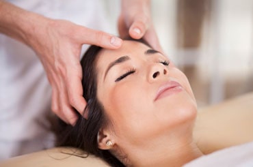 ماساژ درمانی برای مقابله با ریزش مو